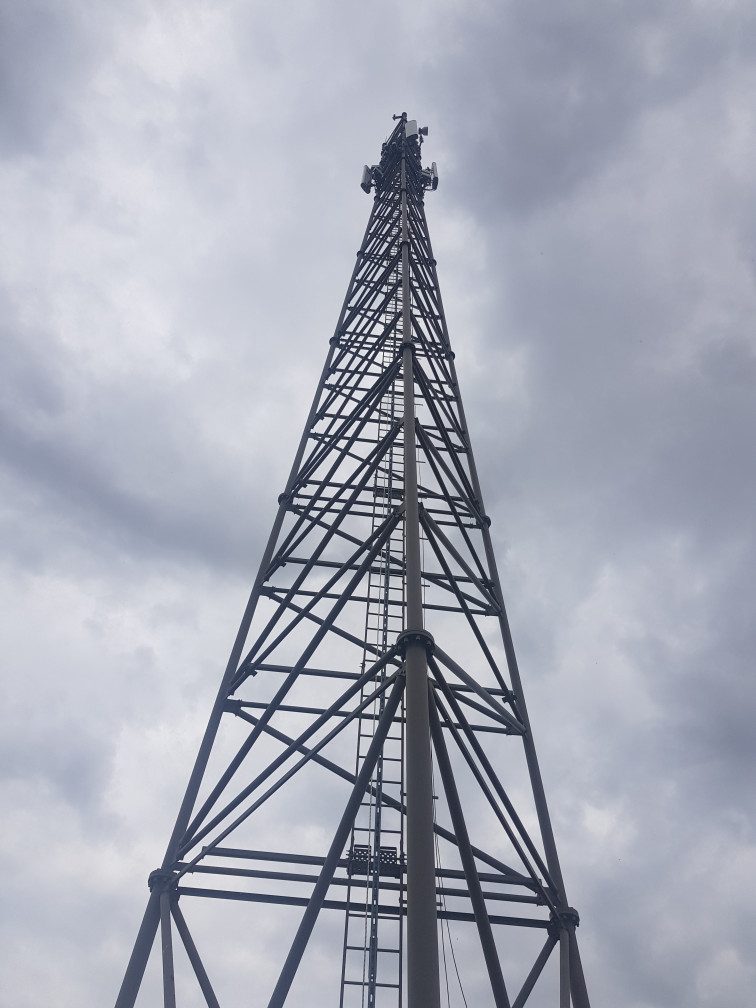 Pylône du réseau radio